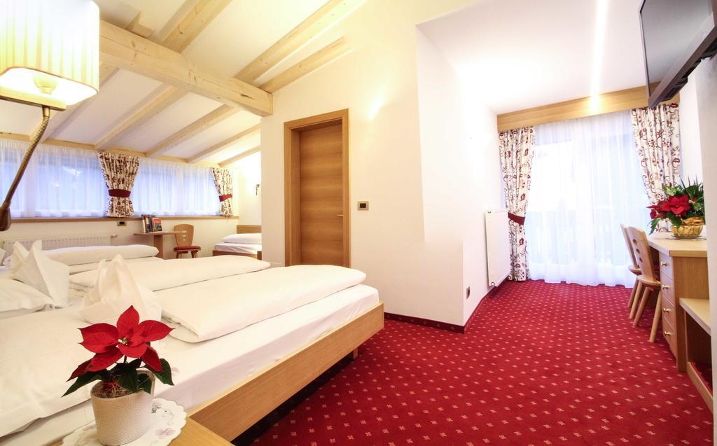 Bed and Breakfast Garni Crepaz Сельва-ди-Валь-Гардена Номер фото
