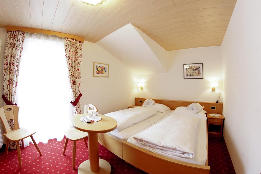 Bed and Breakfast Garni Crepaz Сельва-ди-Валь-Гардена Экстерьер фото